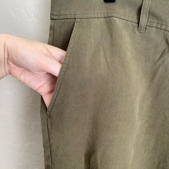 Eileen Fisher Tapered Tencel Casual Summer Shorts Olive Size Large NEW - Picture 4 of 8